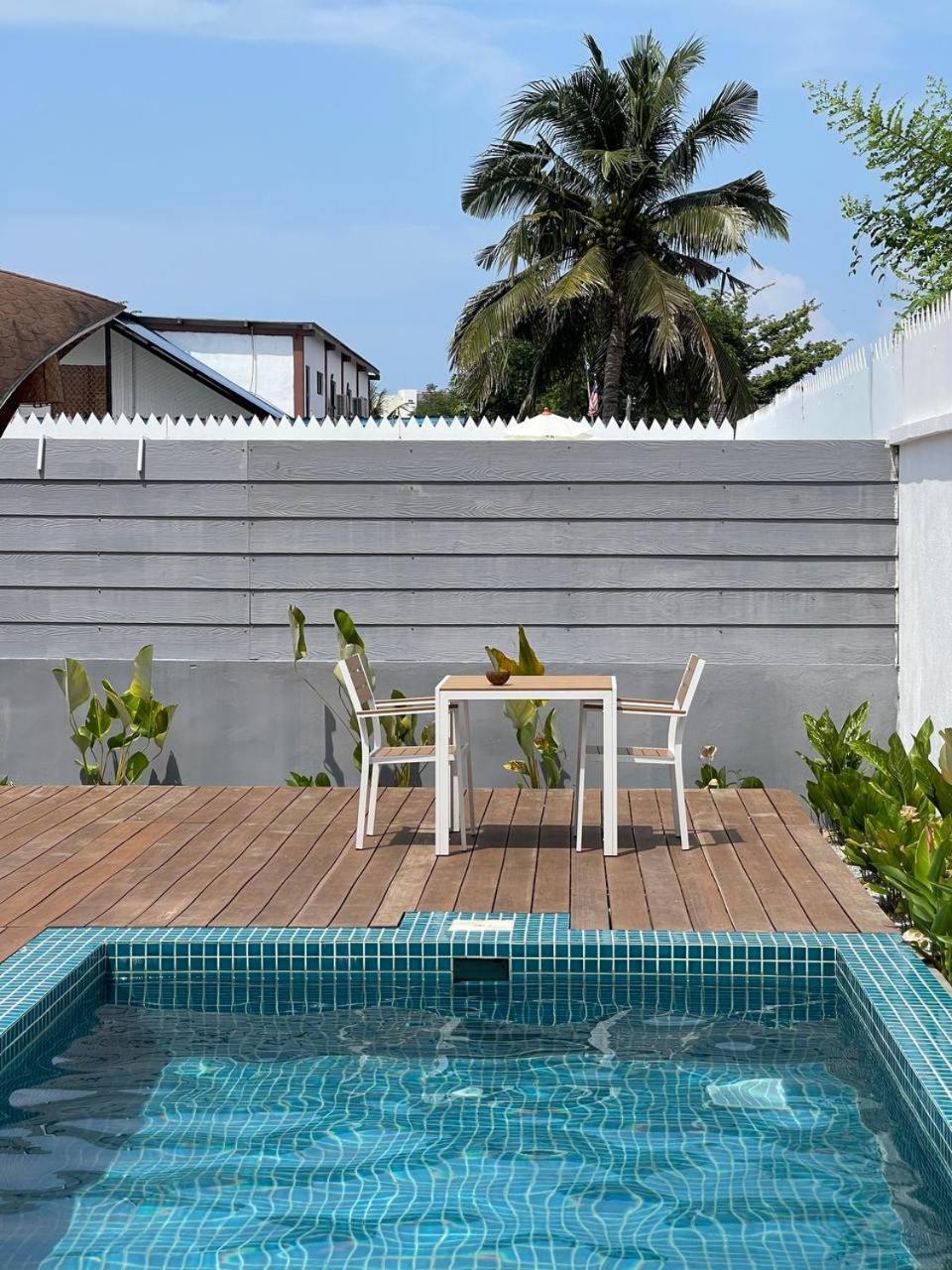 Found Mansion Hotell Pantai Cenang  Exteriör bild