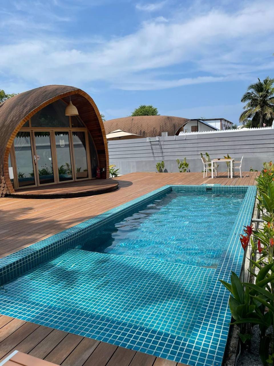 Found Mansion Hotell Pantai Cenang  Exteriör bild