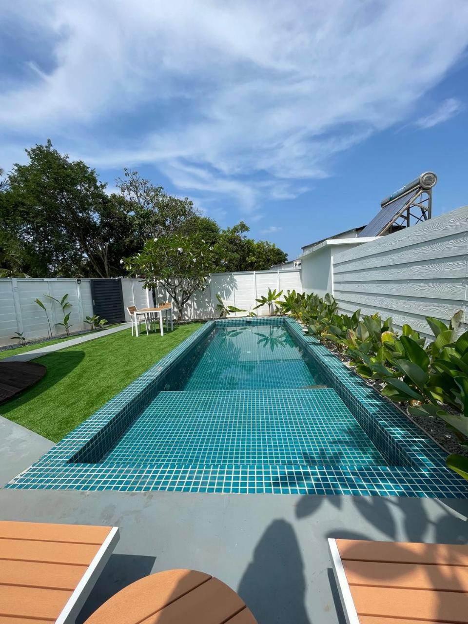 Found Mansion Hotell Pantai Cenang  Exteriör bild