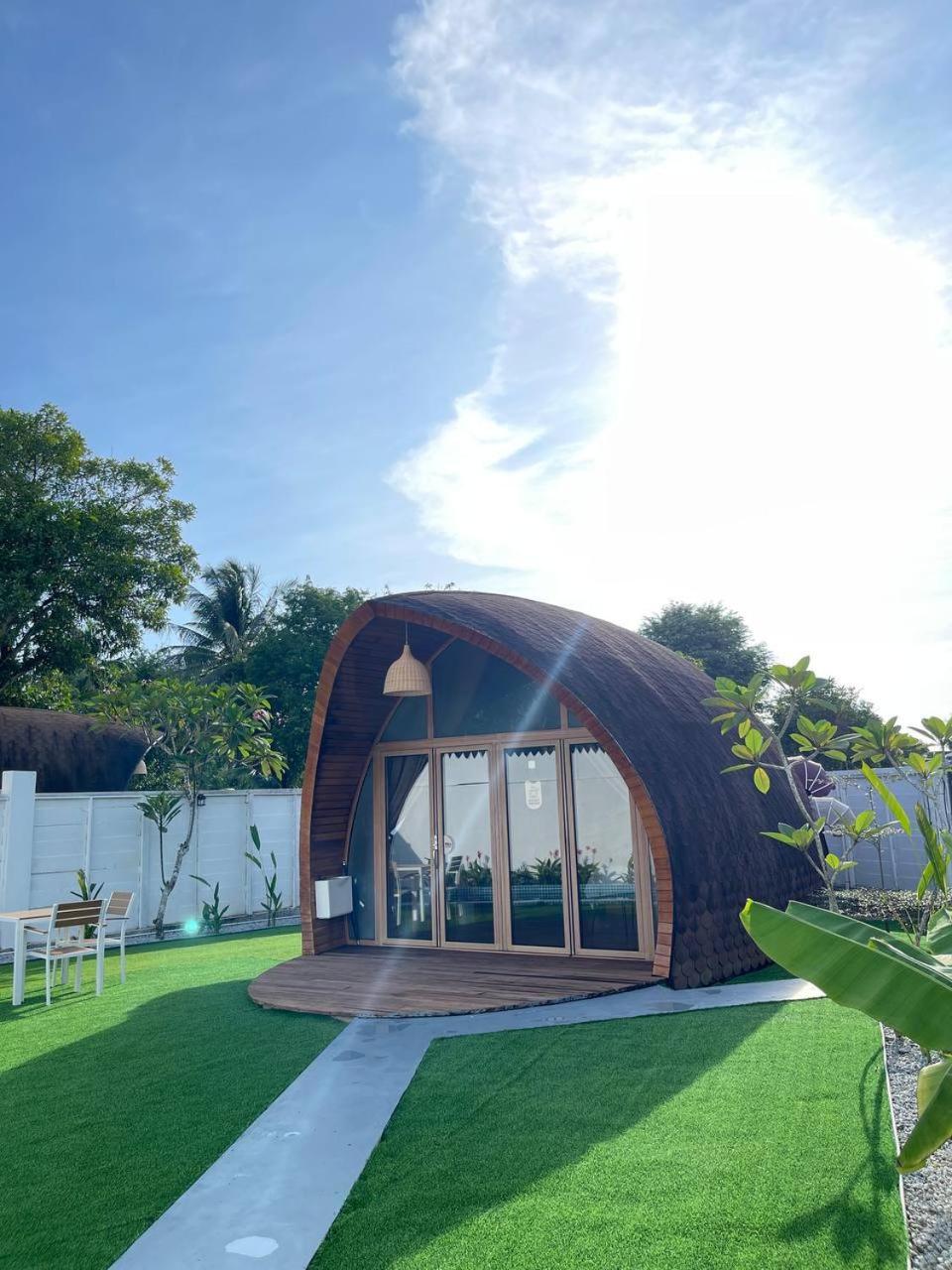 Found Mansion Hotell Pantai Cenang  Exteriör bild