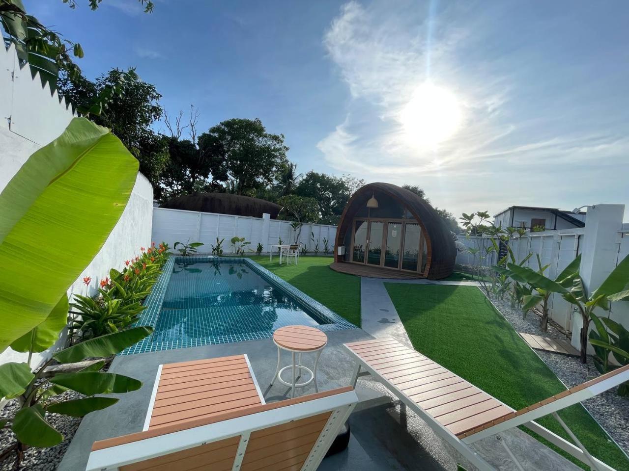 Found Mansion Hotell Pantai Cenang  Exteriör bild