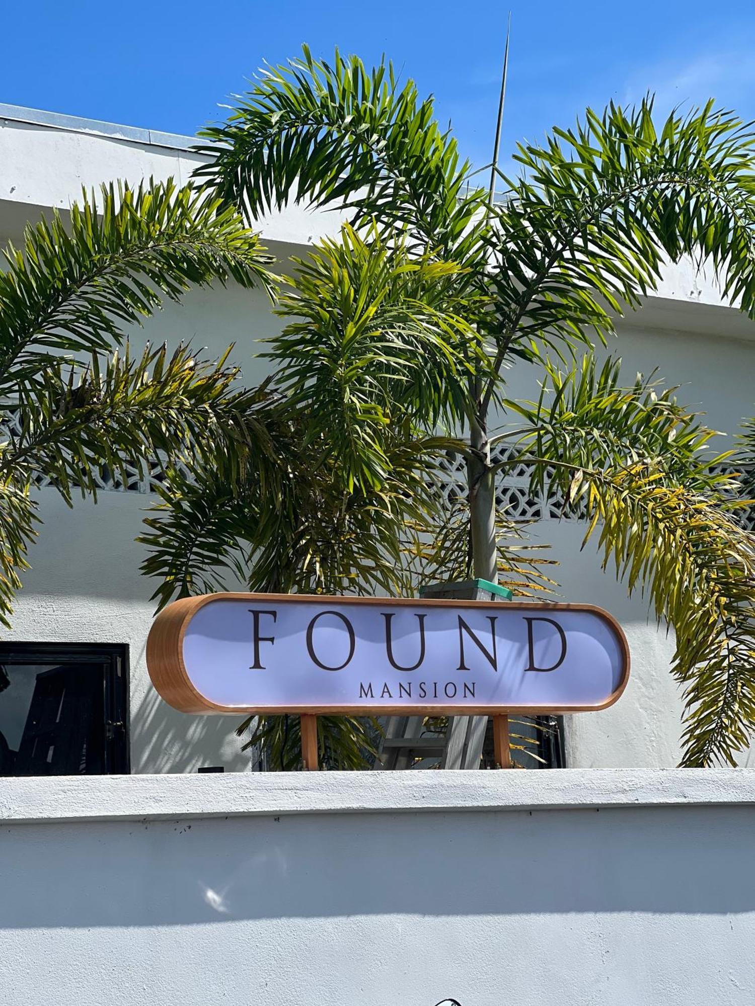 Found Mansion Hotell Pantai Cenang  Exteriör bild
