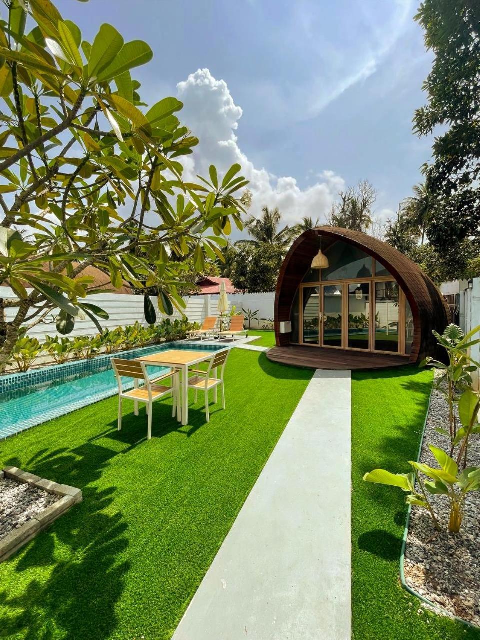 Found Mansion Hotell Pantai Cenang  Exteriör bild