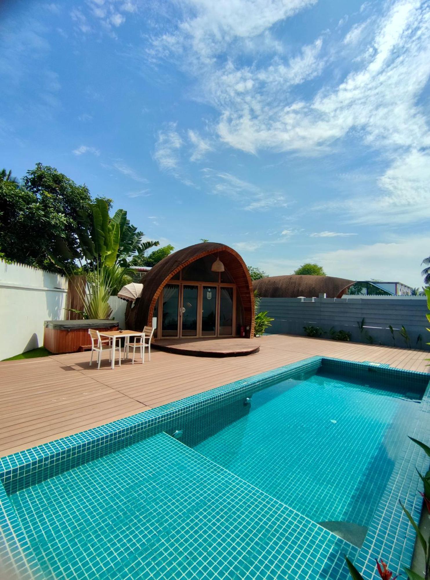 Found Mansion Hotell Pantai Cenang  Exteriör bild