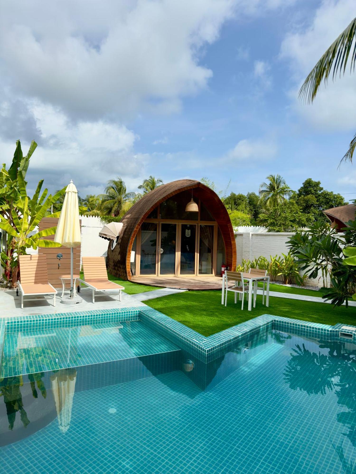 Found Mansion Hotell Pantai Cenang  Exteriör bild